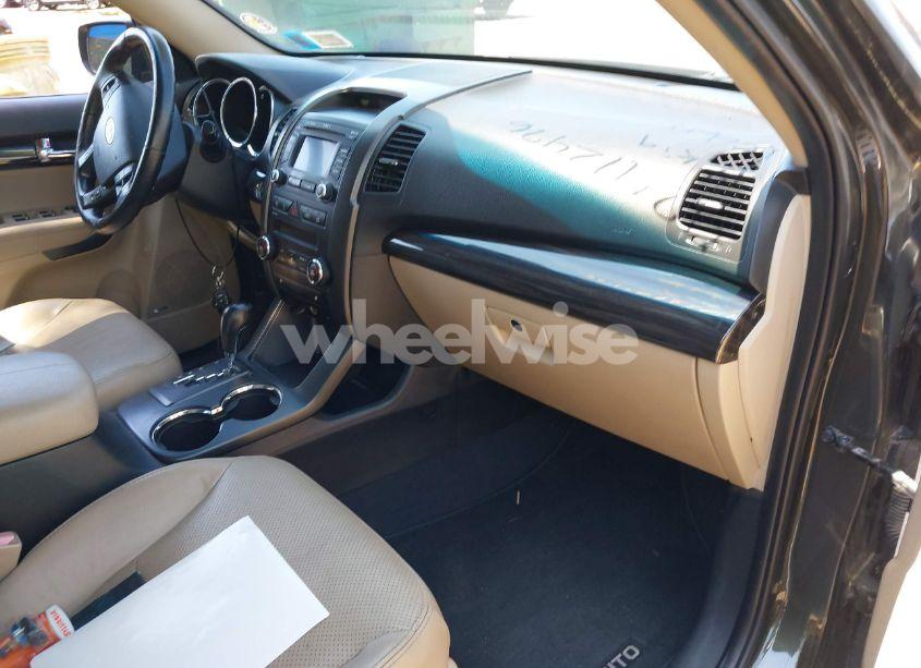 Photo 5 of 2012 Kia Sorento EX V6 (VIN 5XYKUDA24CG271825)