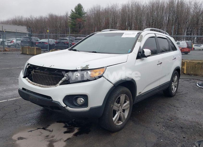 Photo 2 of 2013 Kia Sorento EX V6 (VIN 5XYKUDA24DG384465)