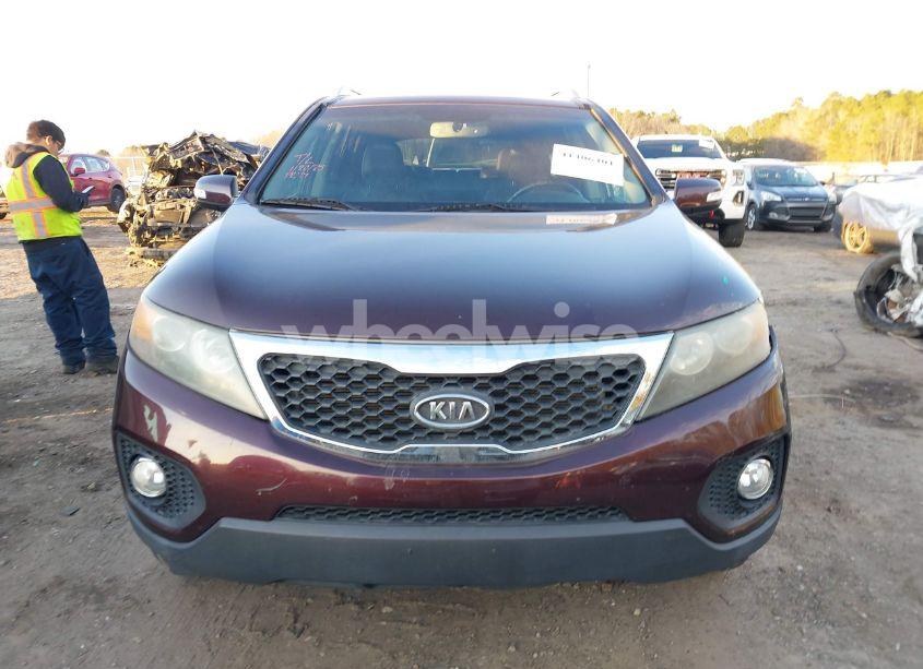 Photo 12 of 2011 Kia Sorento EX V6 (VIN 5XYKUDA25BG033707)
