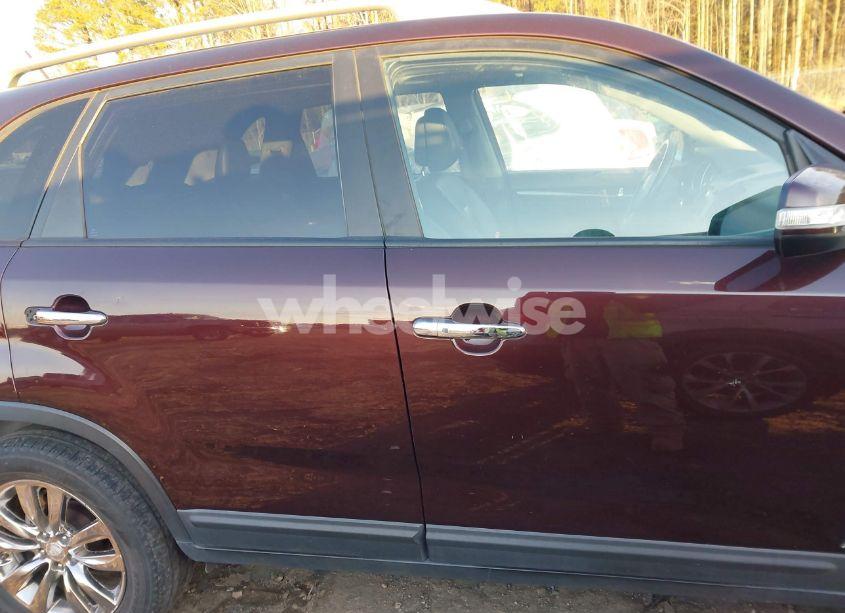 Photo 13 of 2011 Kia Sorento EX V6 (VIN 5XYKUDA25BG033707)