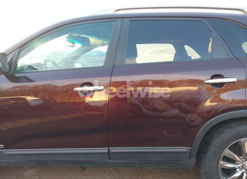 Photo 14 of 2011 Kia Sorento EX V6 (VIN 5XYKUDA25BG033707)