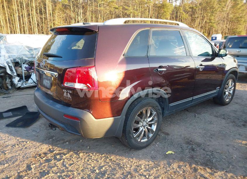 Photo 4 of 2011 Kia Sorento EX V6 (VIN 5XYKUDA25BG033707)