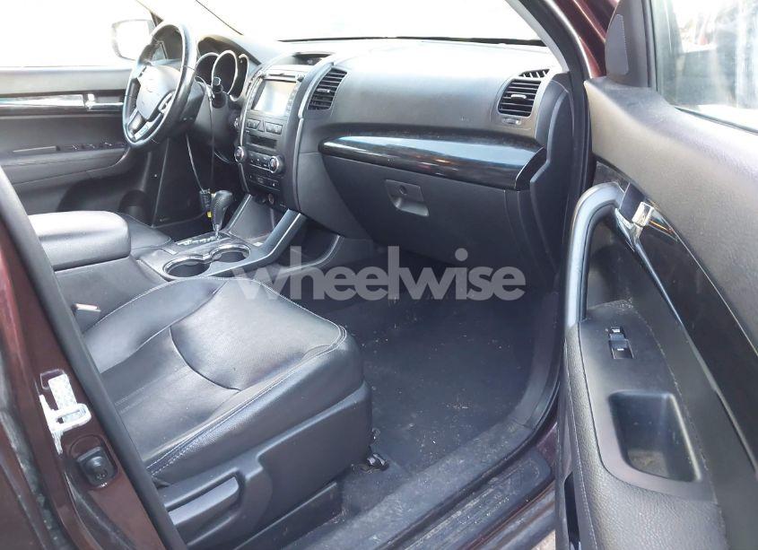 Photo 5 of 2011 Kia Sorento EX V6 (VIN 5XYKUDA25BG033707)