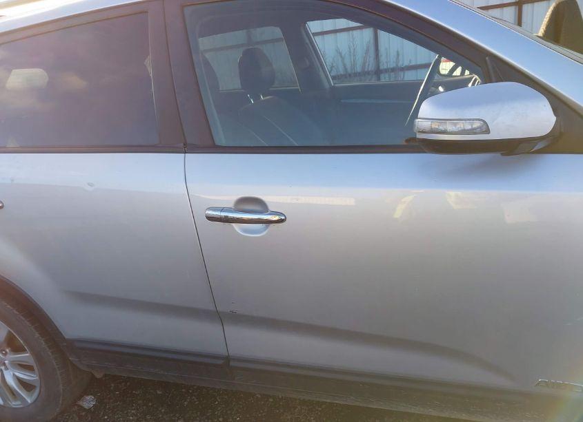 Photo 13 of 2011 Kia Sorento EX V6 (VIN 5XYKUDA25BG038535)