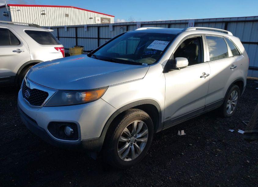 Photo 2 of 2011 Kia Sorento EX V6 (VIN 5XYKUDA25BG038535)