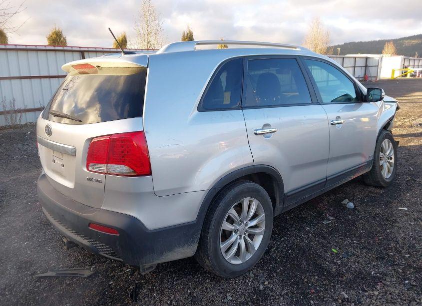 Photo 4 of 2011 Kia Sorento EX V6 (VIN 5XYKUDA25BG038535)