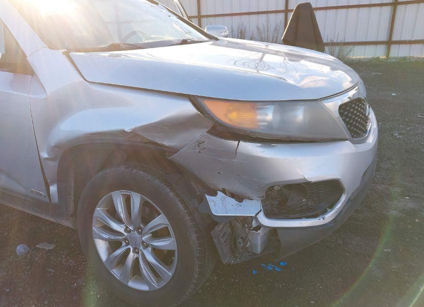 Photo 6 of 2011 Kia Sorento EX V6 (VIN 5XYKUDA25BG038535)