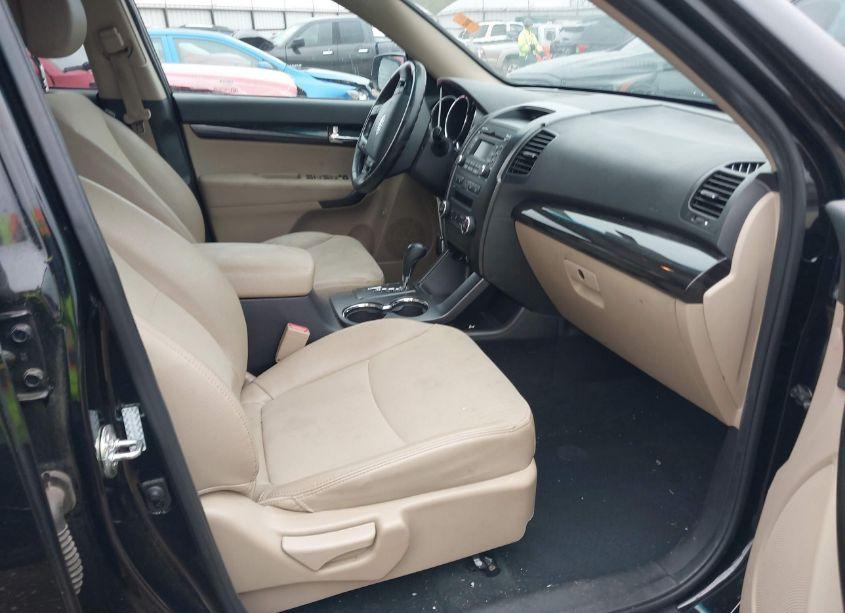 Photo 5 of 2011 Kia Sorento EX V6 (VIN 5XYKUDA25BG051706)