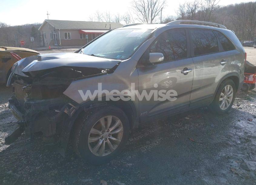 Photo 2 of 2011 Kia Sorento EX V6 (VIN 5XYKUDA25BG059997)
