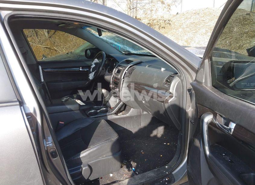 Photo 5 of 2011 Kia Sorento EX V6 (VIN 5XYKUDA25BG059997)