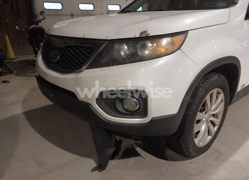 Photo 14 of 2011 Kia Sorento EX V6 (VIN 5XYKUDA25BG060096)