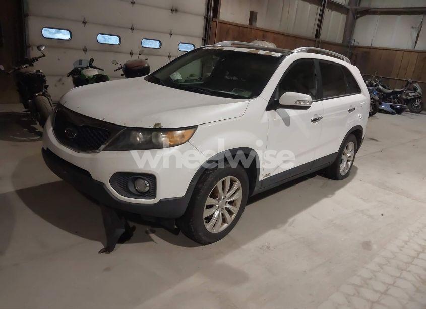 Photo 2 of 2011 Kia Sorento EX V6 (VIN 5XYKUDA25BG060096)