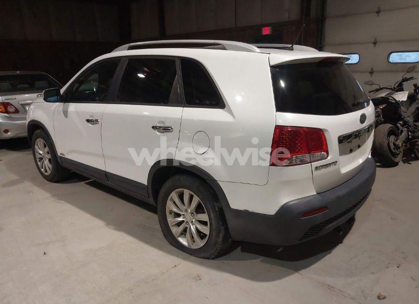 Photo 3 of 2011 Kia Sorento EX V6 (VIN 5XYKUDA25BG060096)