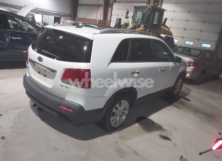 Photo 4 of 2011 Kia Sorento EX V6 (VIN 5XYKUDA25BG060096)