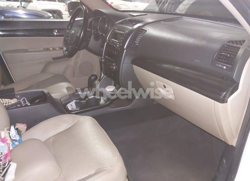 Photo 5 of 2011 Kia Sorento EX V6 (VIN 5XYKUDA25BG060096)
