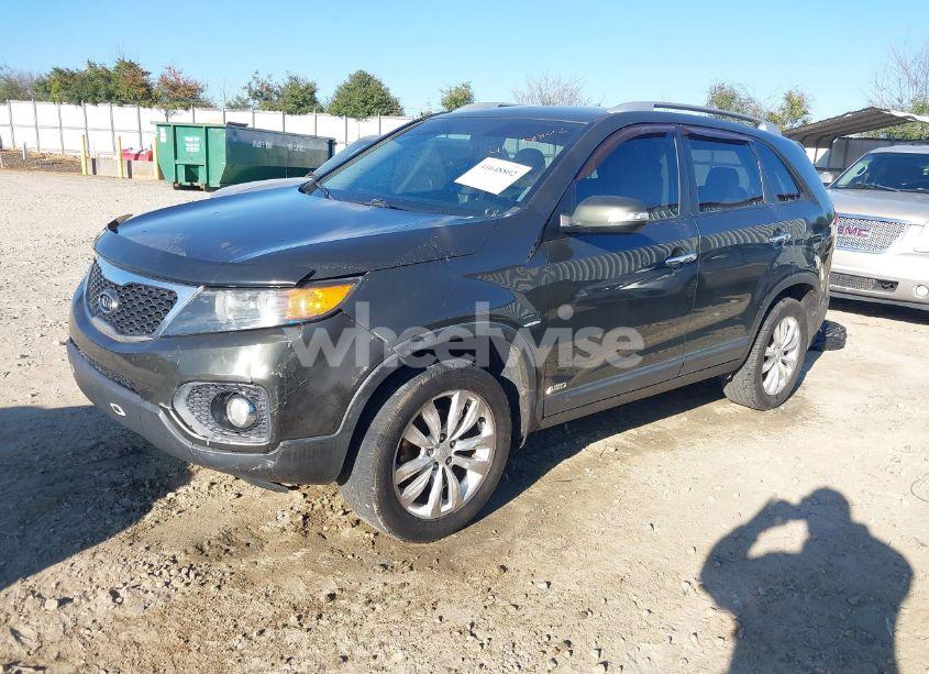 Photo 2 of 2011 Kia Sorento EX V6 (VIN 5XYKUDA25BG093924)