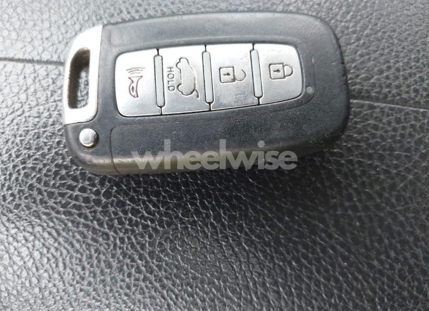 Photo 11 of 2011 Kia Sorento EX V6 (VIN 5XYKUDA25BG106851)