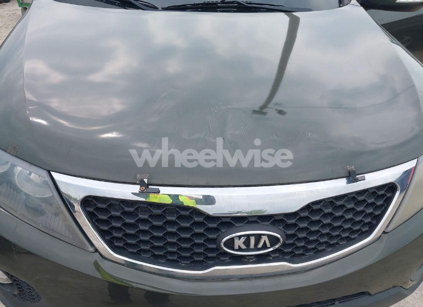 Photo 6 of 2011 Kia Sorento EX V6 (VIN 5XYKUDA25BG106851)