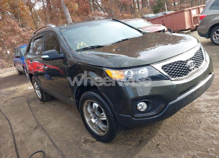 2011 Kia Sorento EX V6 (VIN 5XYKUDA25BG114867) main photo