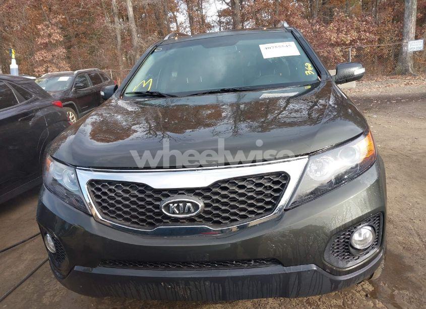 Photo 12 of 2011 Kia Sorento EX V6 (VIN 5XYKUDA25BG114867)