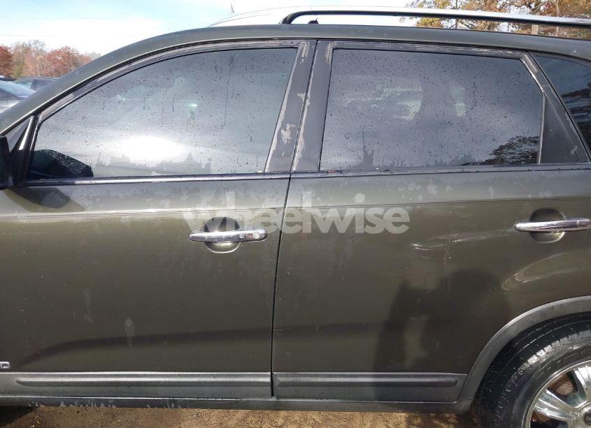 Photo 14 of 2011 Kia Sorento EX V6 (VIN 5XYKUDA25BG114867)