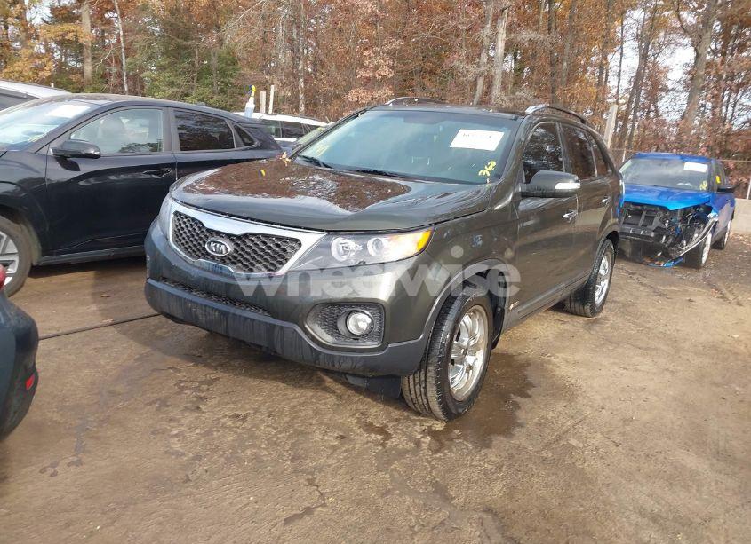 Photo 2 of 2011 Kia Sorento EX V6 (VIN 5XYKUDA25BG114867)