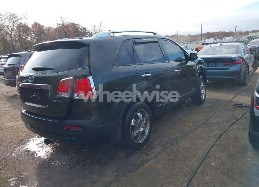 Photo 4 of 2011 Kia Sorento EX V6 (VIN 5XYKUDA25BG114867)