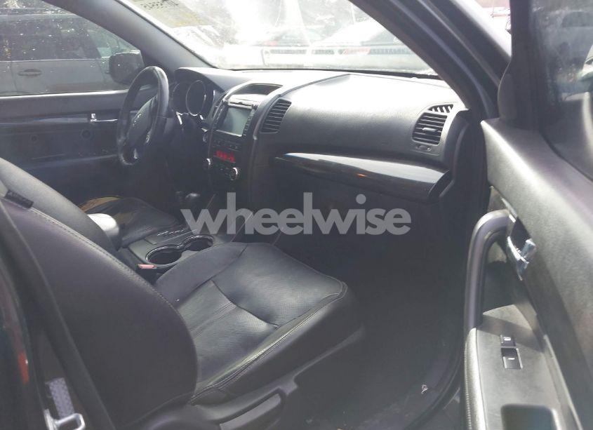 Photo 5 of 2011 Kia Sorento EX V6 (VIN 5XYKUDA25BG114867)