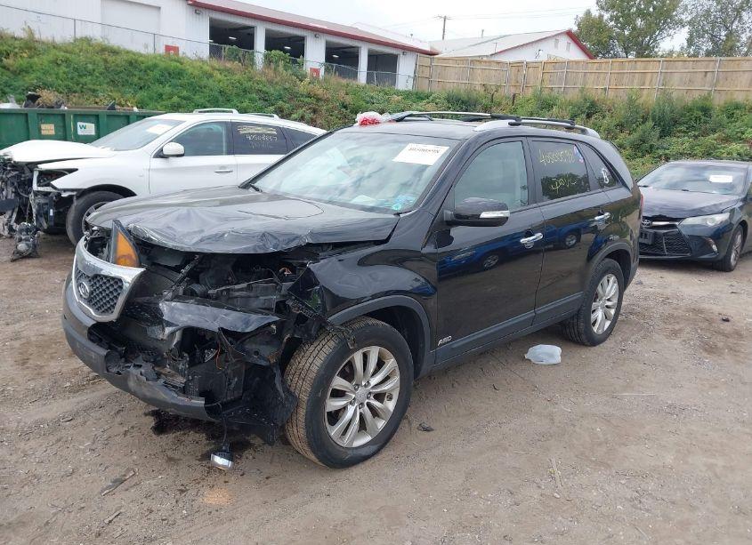 Photo 2 of 2011 Kia Sorento EX V6 (VIN 5XYKUDA25BG179654)