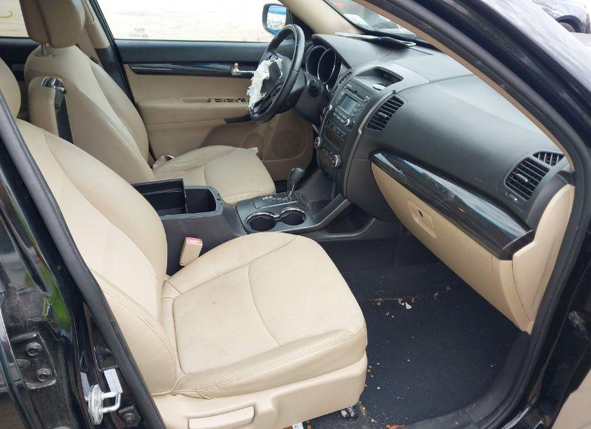 Photo 5 of 2011 Kia Sorento EX V6 (VIN 5XYKUDA25BG179654)