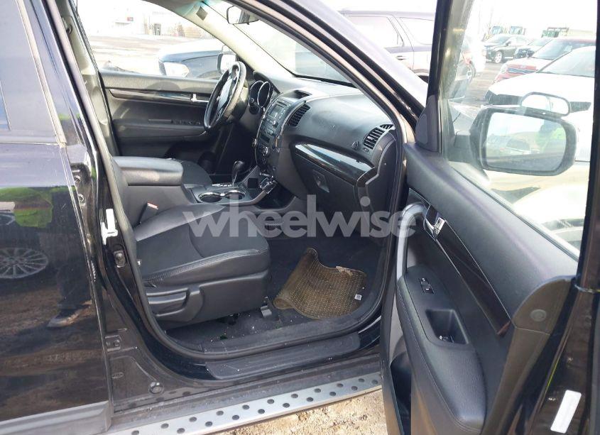 Photo 5 of 2012 Kia Sorento EX V6 (VIN 5XYKUDA25CG247954)
