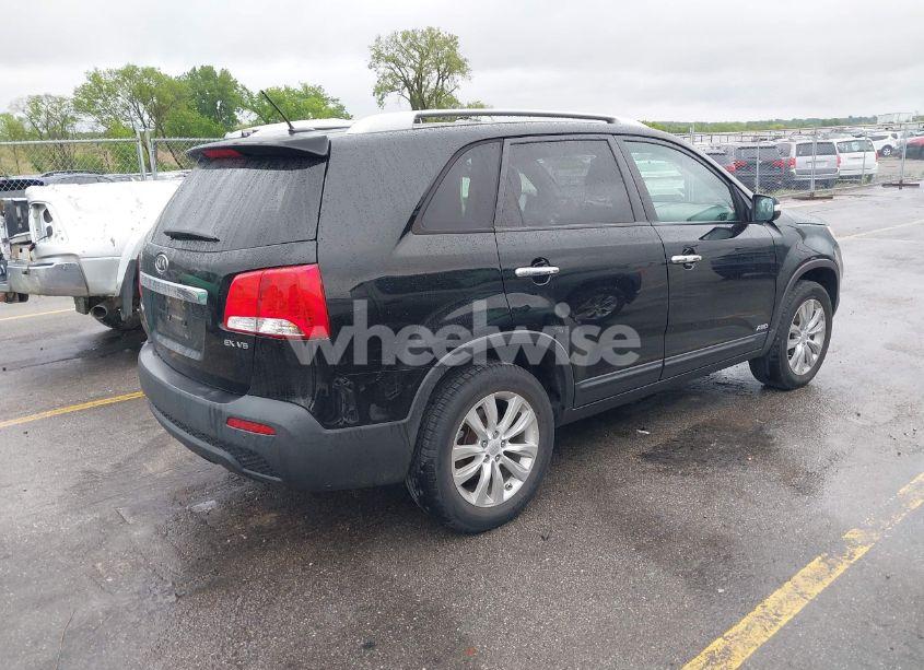 Photo 4 of 2011 Kia Sorento EX V6 (VIN 5XYKUDA26BG062374)