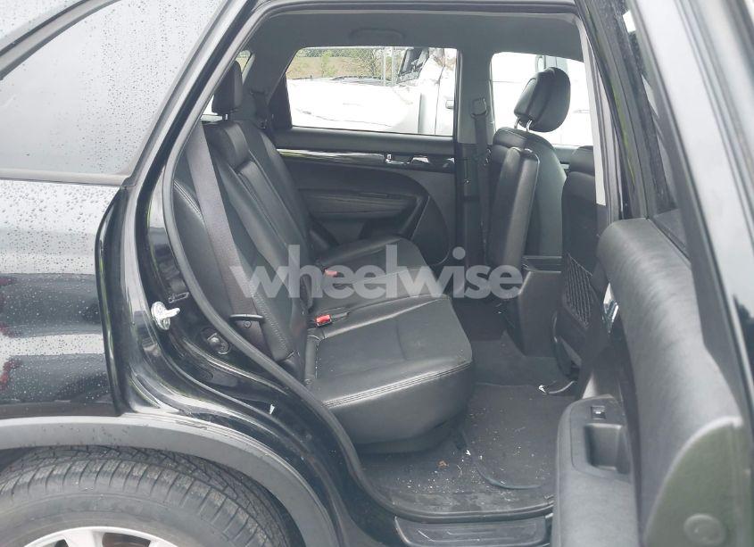 Photo 8 of 2011 Kia Sorento EX V6 (VIN 5XYKUDA26BG062374)