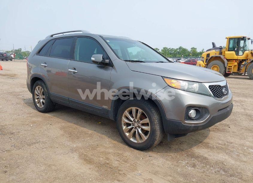 2011 Kia Sorento EX V6 (VIN 5XYKUDA26BG062679) main photo