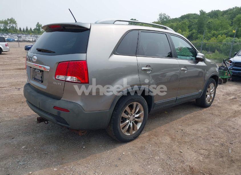 Photo 4 of 2011 Kia Sorento EX V6 (VIN 5XYKUDA26BG062679)