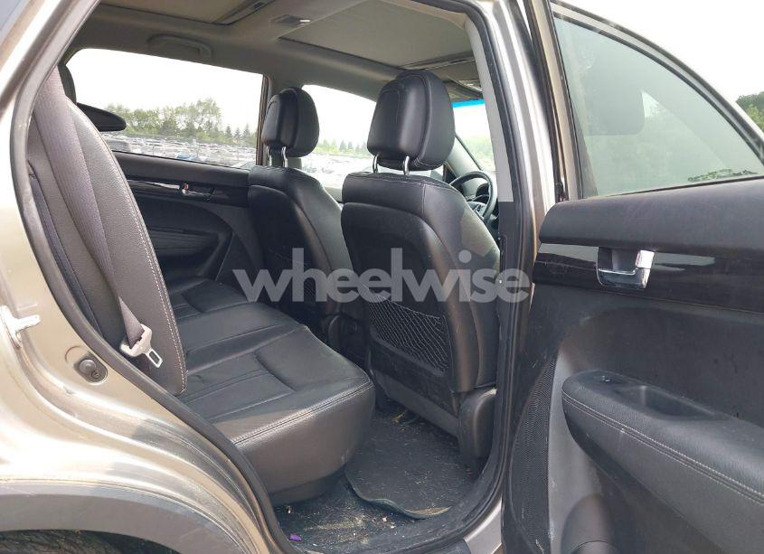 Photo 8 of 2011 Kia Sorento EX V6 (VIN 5XYKUDA26BG062679)