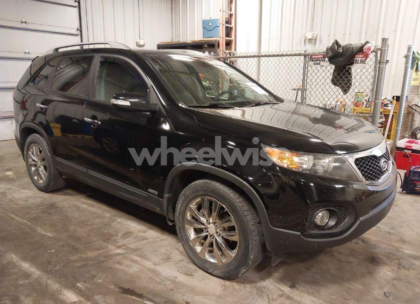 2011 Kia Sorento EX V6 (VIN 5XYKUDA26BG079014) main photo