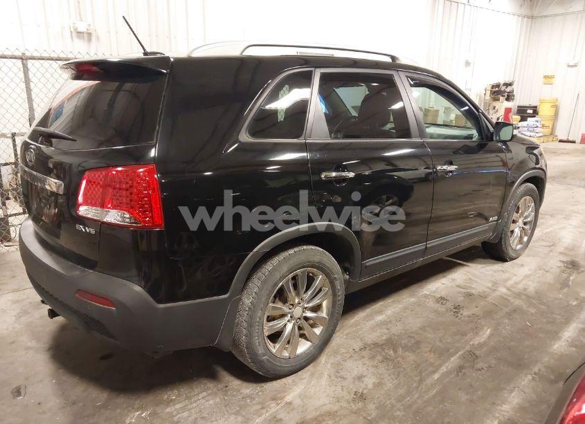 Photo 4 of 2011 Kia Sorento EX V6 (VIN 5XYKUDA26BG079014)