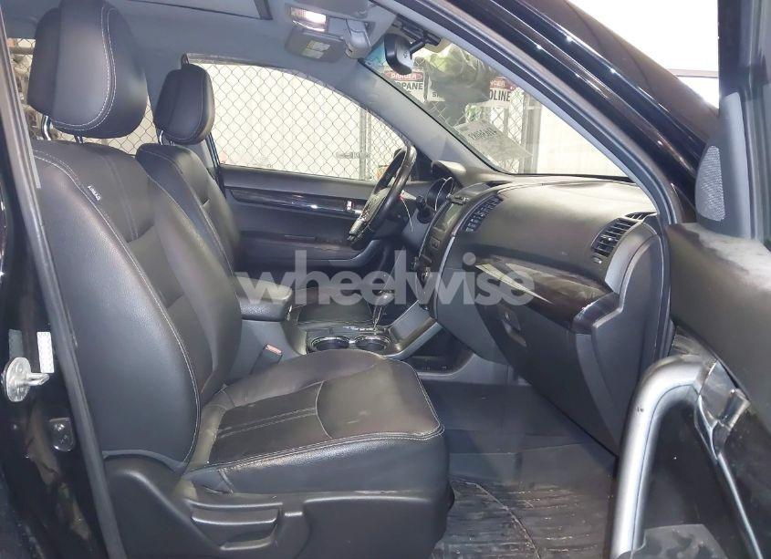 Photo 5 of 2011 Kia Sorento EX V6 (VIN 5XYKUDA26BG079014)