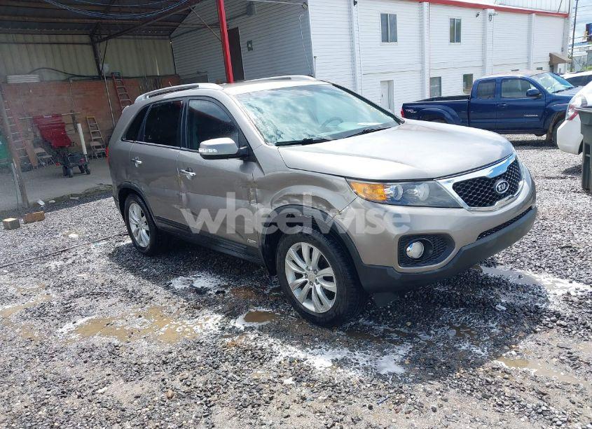 2011 Kia Sorento EX V6 (VIN 5XYKUDA27BG035121) main photo