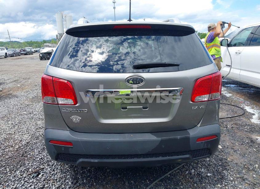 Photo 16 of 2011 Kia Sorento EX V6 (VIN 5XYKUDA27BG035121)