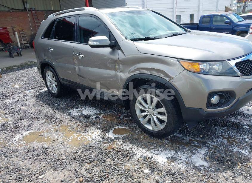 Photo 6 of 2011 Kia Sorento EX V6 (VIN 5XYKUDA27BG035121)