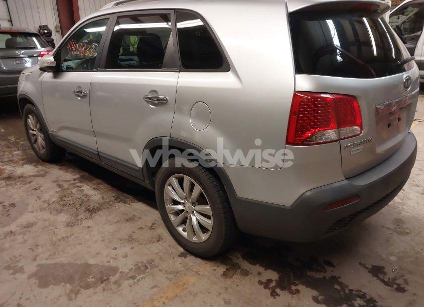 Photo 3 of 2011 Kia Sorento EX V6 (VIN 5XYKUDA27BG043073)