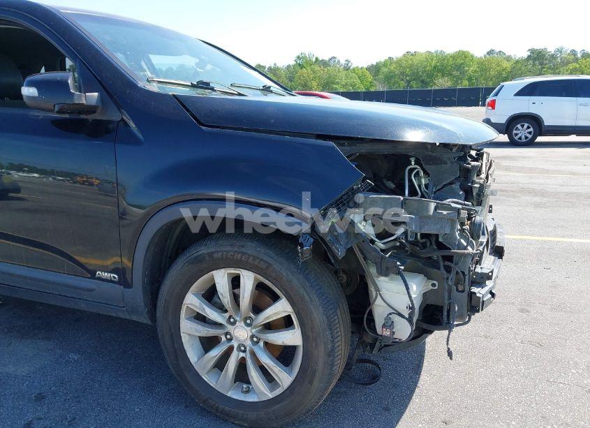 Photo 12 of 2011 Kia Sorento EX V6 (VIN 5XYKUDA27BG053442)