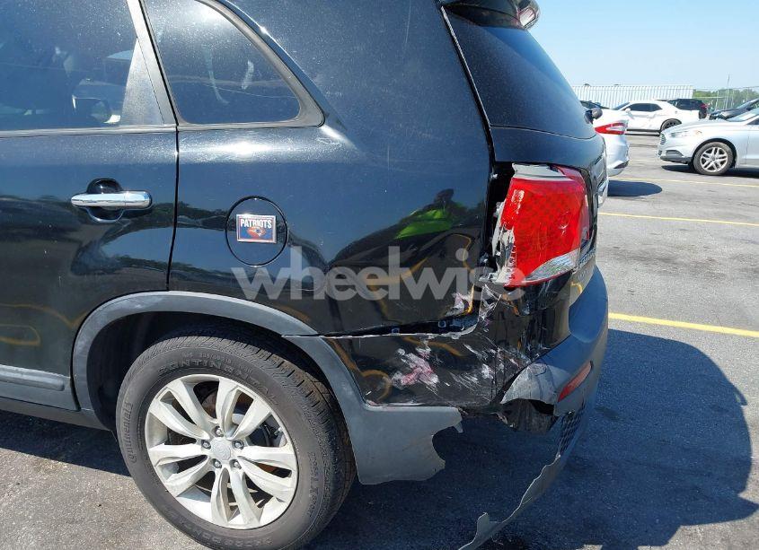 Photo 15 of 2011 Kia Sorento EX V6 (VIN 5XYKUDA27BG053442)