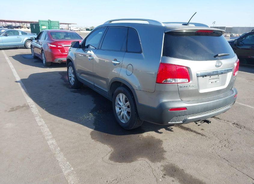 Photo 3 of 2011 Kia Sorento EX V6 (VIN 5XYKUDA27BG095660)