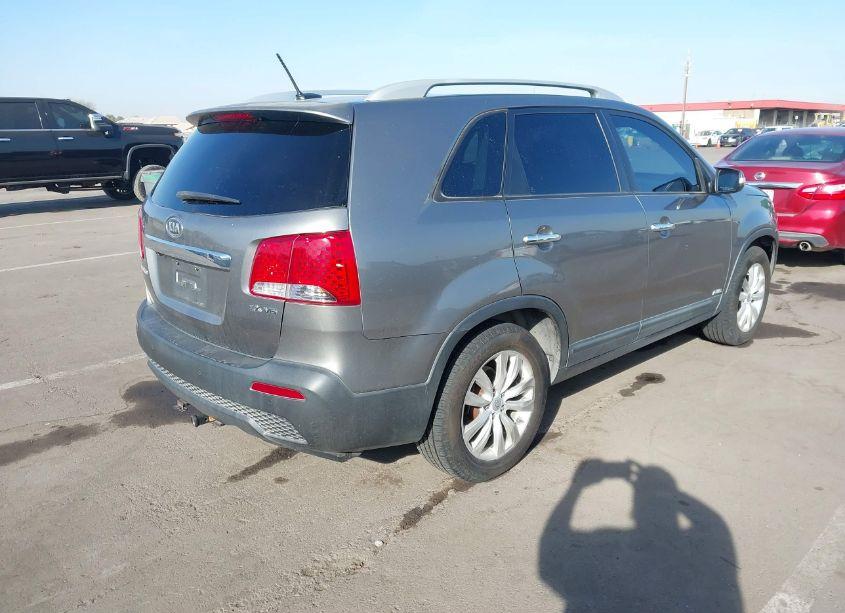 Photo 4 of 2011 Kia Sorento EX V6 (VIN 5XYKUDA27BG095660)