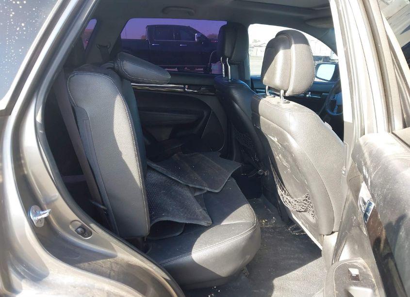 Photo 8 of 2011 Kia Sorento EX V6 (VIN 5XYKUDA27BG095660)