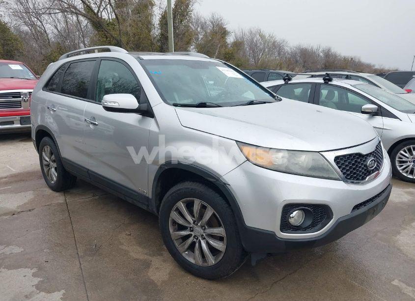 2011 Kia Sorento EX V6 (VIN 5XYKUDA27BG133579) main photo