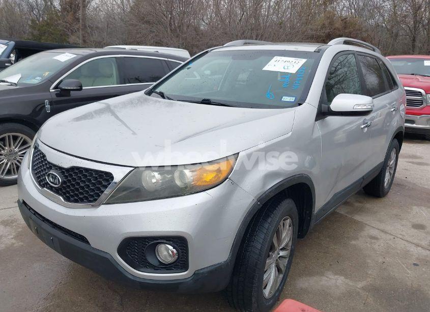 Photo 2 of 2011 Kia Sorento EX V6 (VIN 5XYKUDA27BG133579)